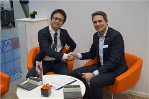 Furuno's Shinya Tamura with Radio Holland Group's Maarten Tromp. (Photo: Radio Holland)