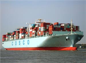 Container ship Cosco Italy on the river Elbe with destination port Hamburg, 2014  (Copyright: Buonasera)