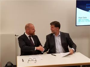 Hans Ottosen, CEO of Danelec Marine and Ronald Spithout, CEO of Inmarsat sign the agreement for Fleet Data at SMM 2018 (Photo: Danelec Marine)