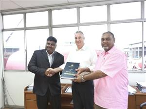 From Left: Rajalingam (RH Branch Manager), Alastair J Bisset (Chief Executive Officer, Destini Shipbuilding and Engineering) and Dato’ Ashraf Ali (Director, Procurement & Business Development, Destini Shipbuilding and Engineering). (Photo: Radio Holland)