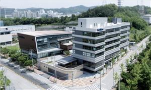 Intellian’s new R&D Center (front right) is built adjacent to the existing Innovation Center, expanding the available space by nearly 80% and boosting both development and production capacity. Photo courtesy Intellian